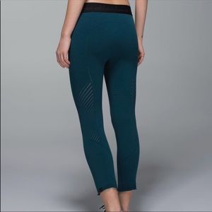 Lululemon Time Warp cropped tights. Size M